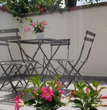 דירות לצ'ה Il Cortile Segreto - Con Parcheggio Privato מראה חיצוני תמונה
