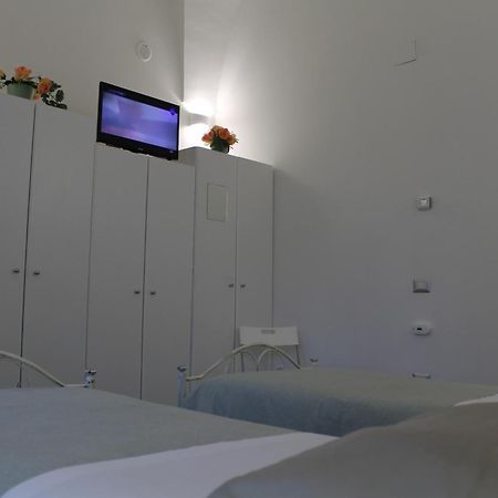 דירות לצ'ה Il Cortile Segreto - Con Parcheggio Privato מראה חיצוני תמונה