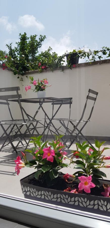 דירות לצ'ה Il Cortile Segreto - Con Parcheggio Privato מראה חיצוני תמונה