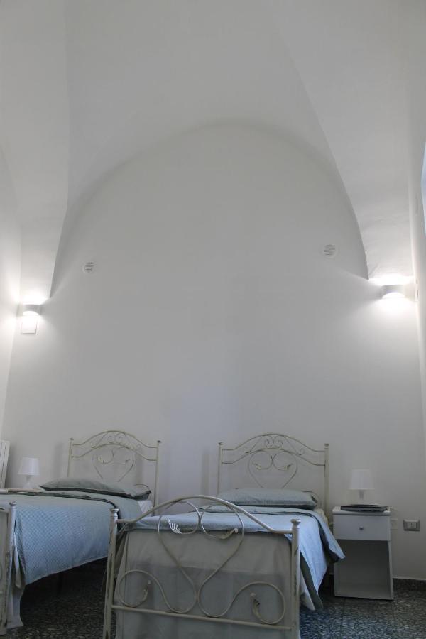 דירות לצ'ה Il Cortile Segreto - Con Parcheggio Privato מראה חיצוני תמונה