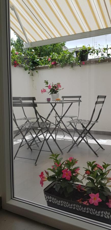 דירות לצ'ה Il Cortile Segreto - Con Parcheggio Privato מראה חיצוני תמונה